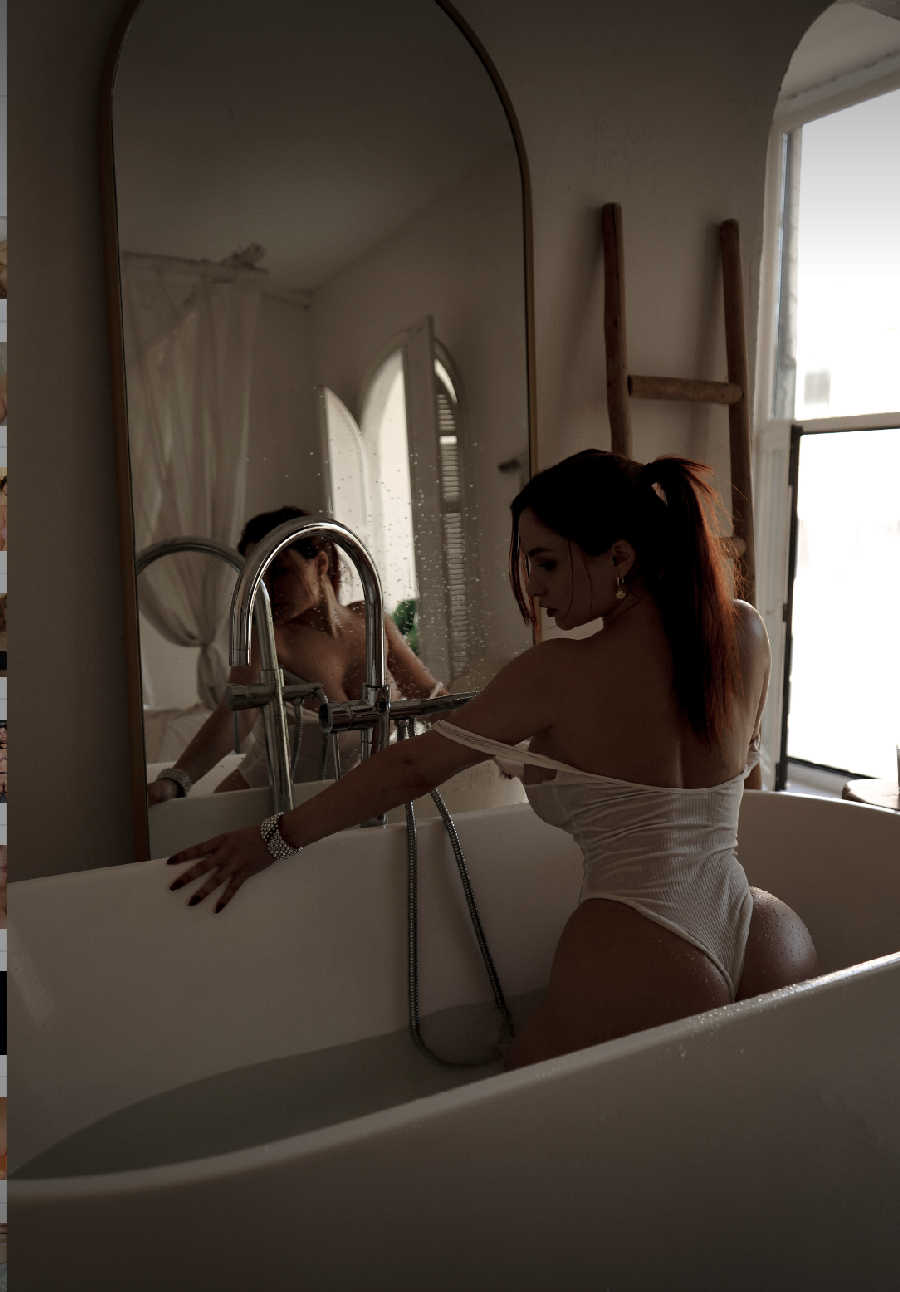 A playful frame from Miranda Faith nude — online in Zahedan