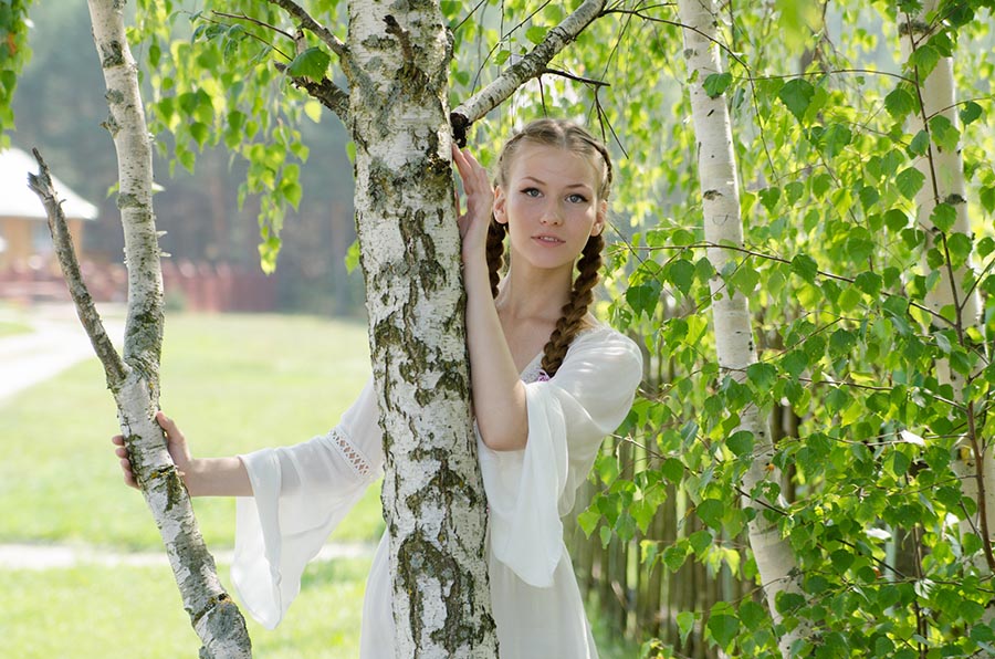 Women in Slavic costumes in Zahedan