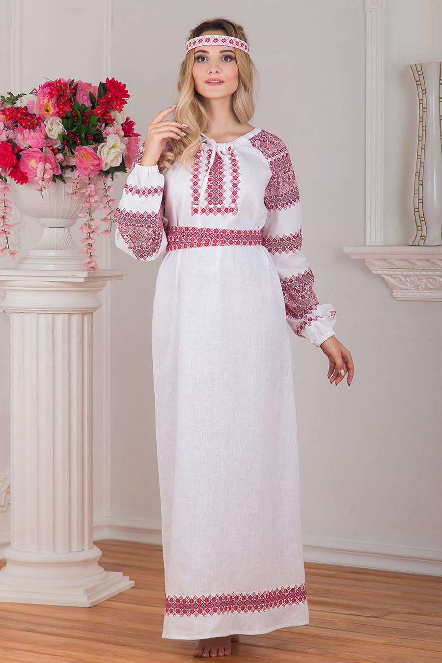 Women in Slavic costumes in Zahedan