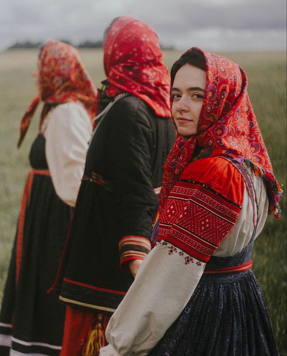 Women in Slavic costumes in Zahedan