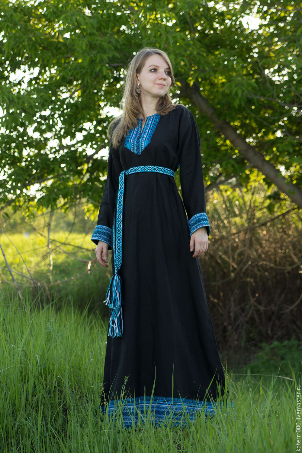 Women in Slavic costumes in Zahedan