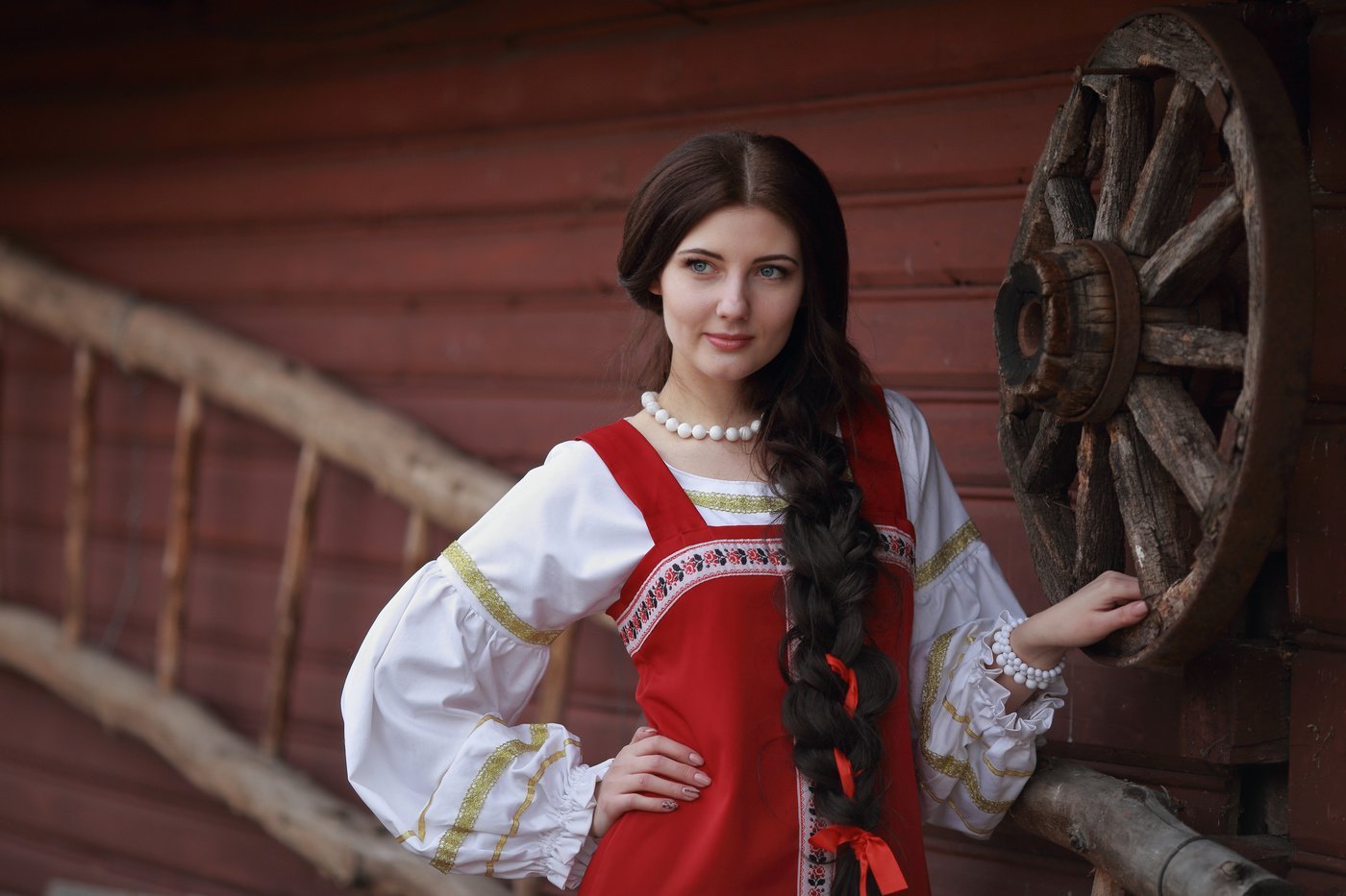 Girls in Slavic costumes in Zahedan