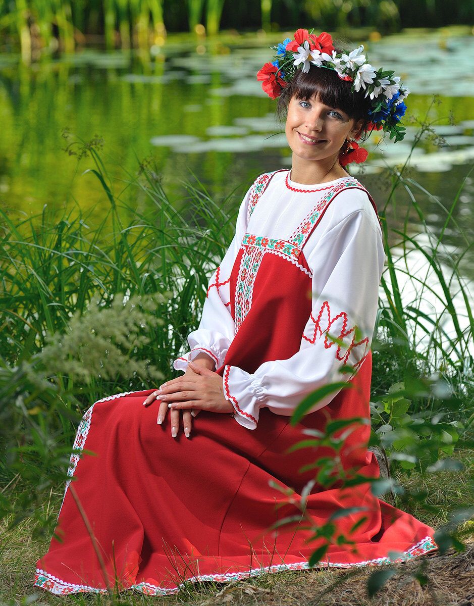 Beautiful girl Girls in Slavic costumes in Zahedan