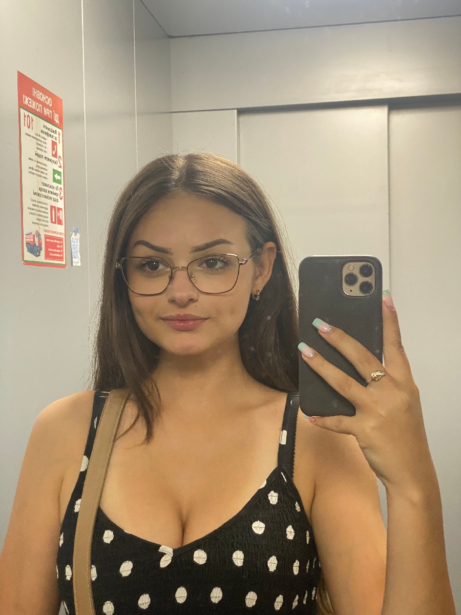 Sexy model Stacy in Zahedan